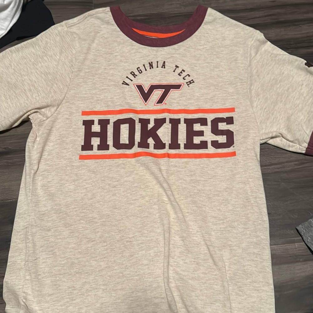 VT from the book store unisex shirt size small